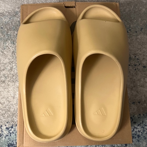 Yeezy slides  (11) - Picture 4 of 5
